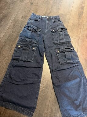 Zara Dark Navy Relaxed Cargo Jeans with Multiple Pockets